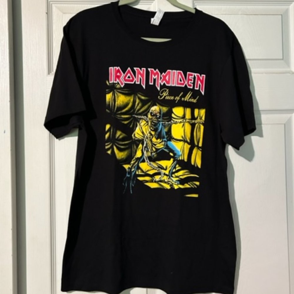 NWOT Unisex Iron Maiden T-Shirt - Size